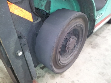 Forklift wheel